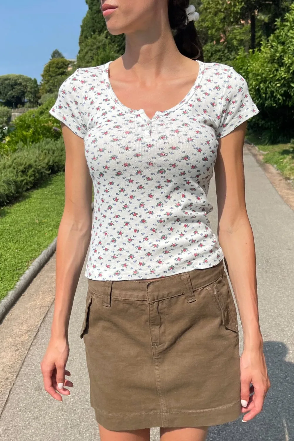 Zelly Top ou Zelly Eyelet Floral Top : lequel choisir ?