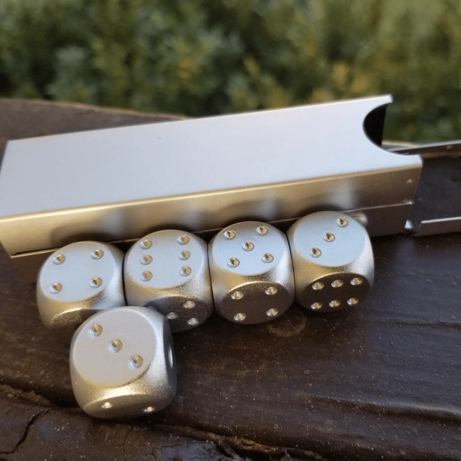 Caring for Aluminum Dice: Avoid Scratches and Wear