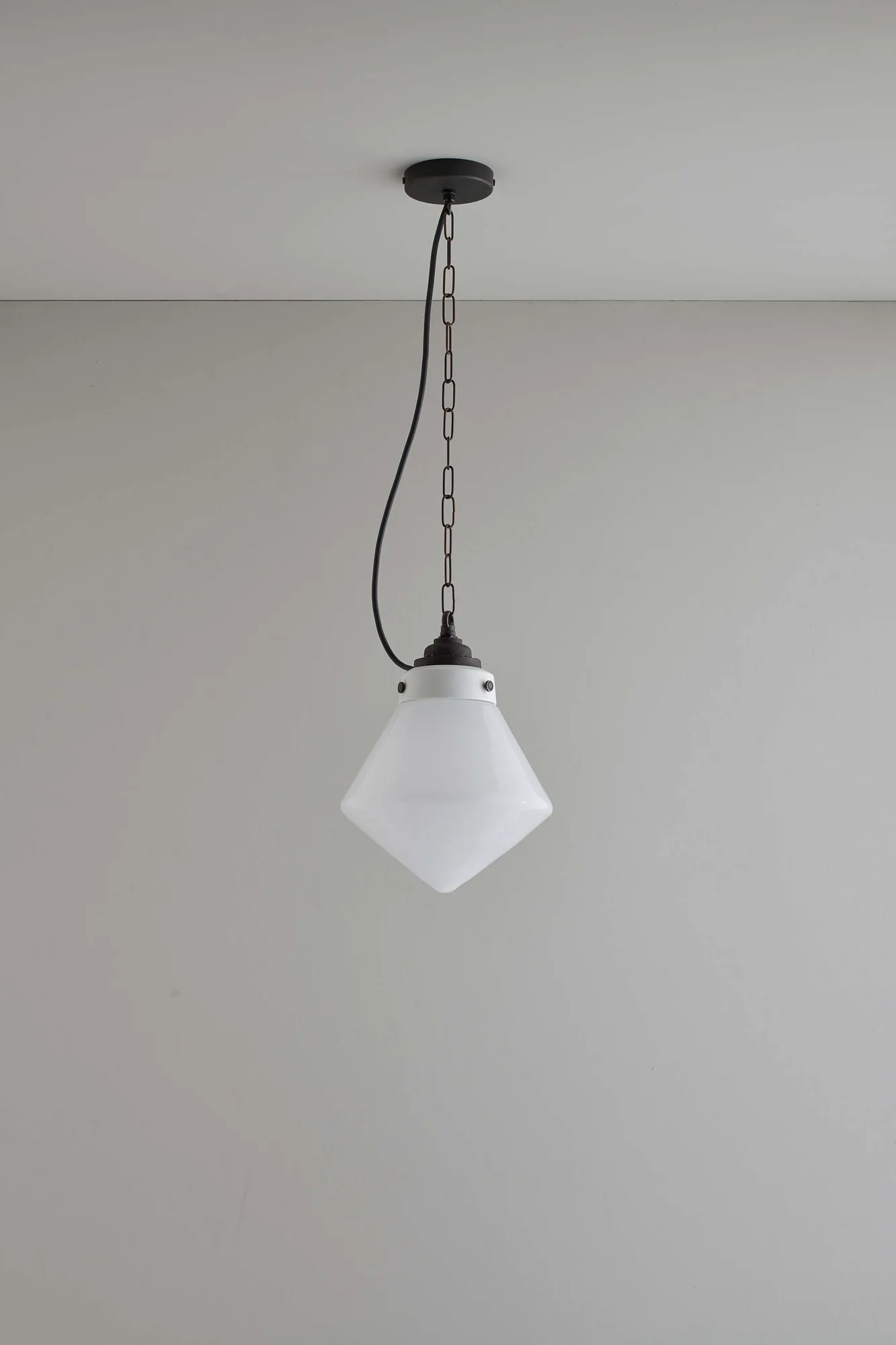 How to Layer Lighting in Your Living Room for Ambiance and Function
