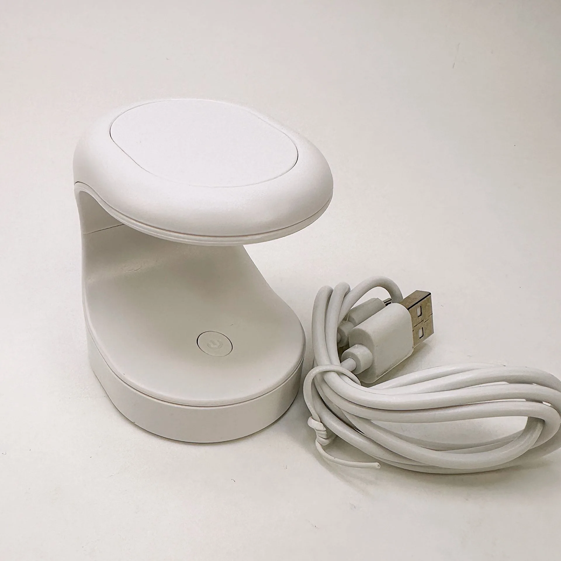 Jak używać mini lampy LED do paznokci typu press-on