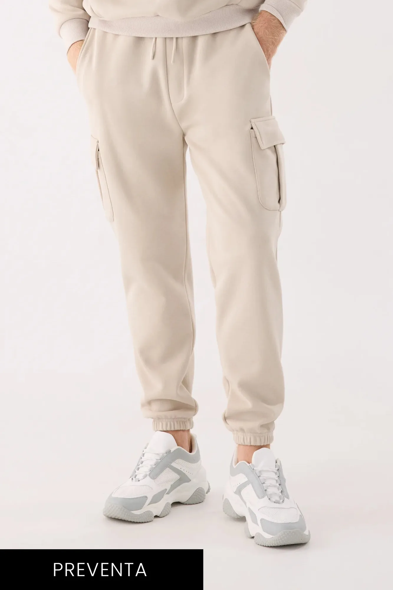 Jogger cargo vs pantaloni della tuta classici da uomo