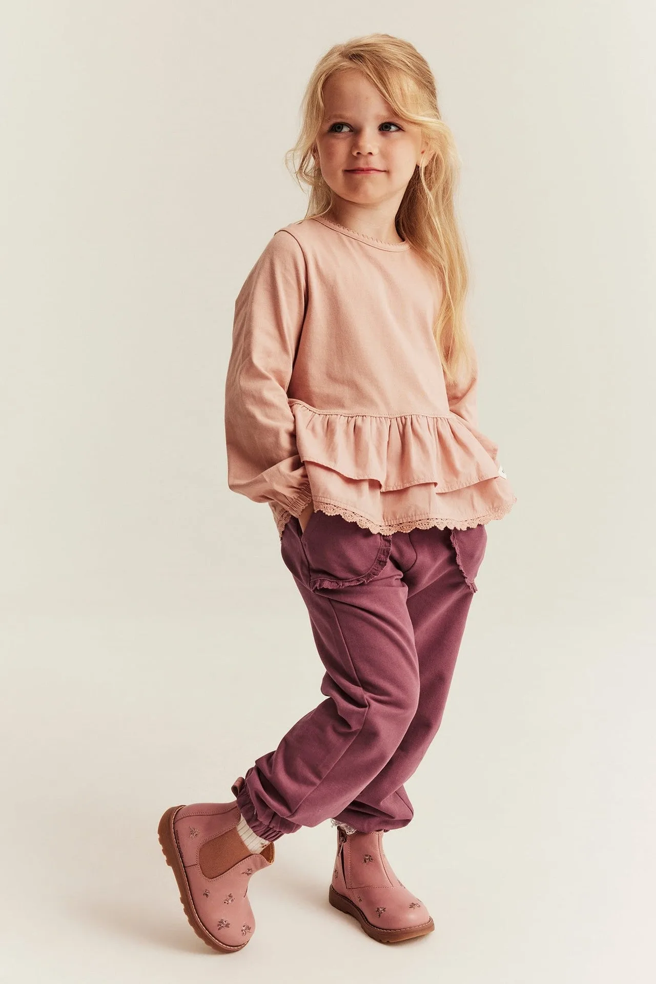 Pantalon tissé ou tricoté : quel style choisir pour enfant ?