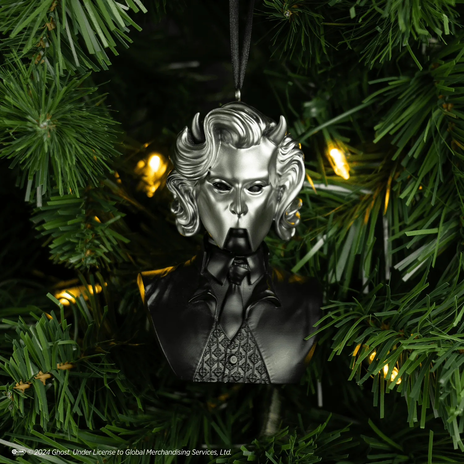 Comment styliser l'ornement fantôme Holiday Horrors