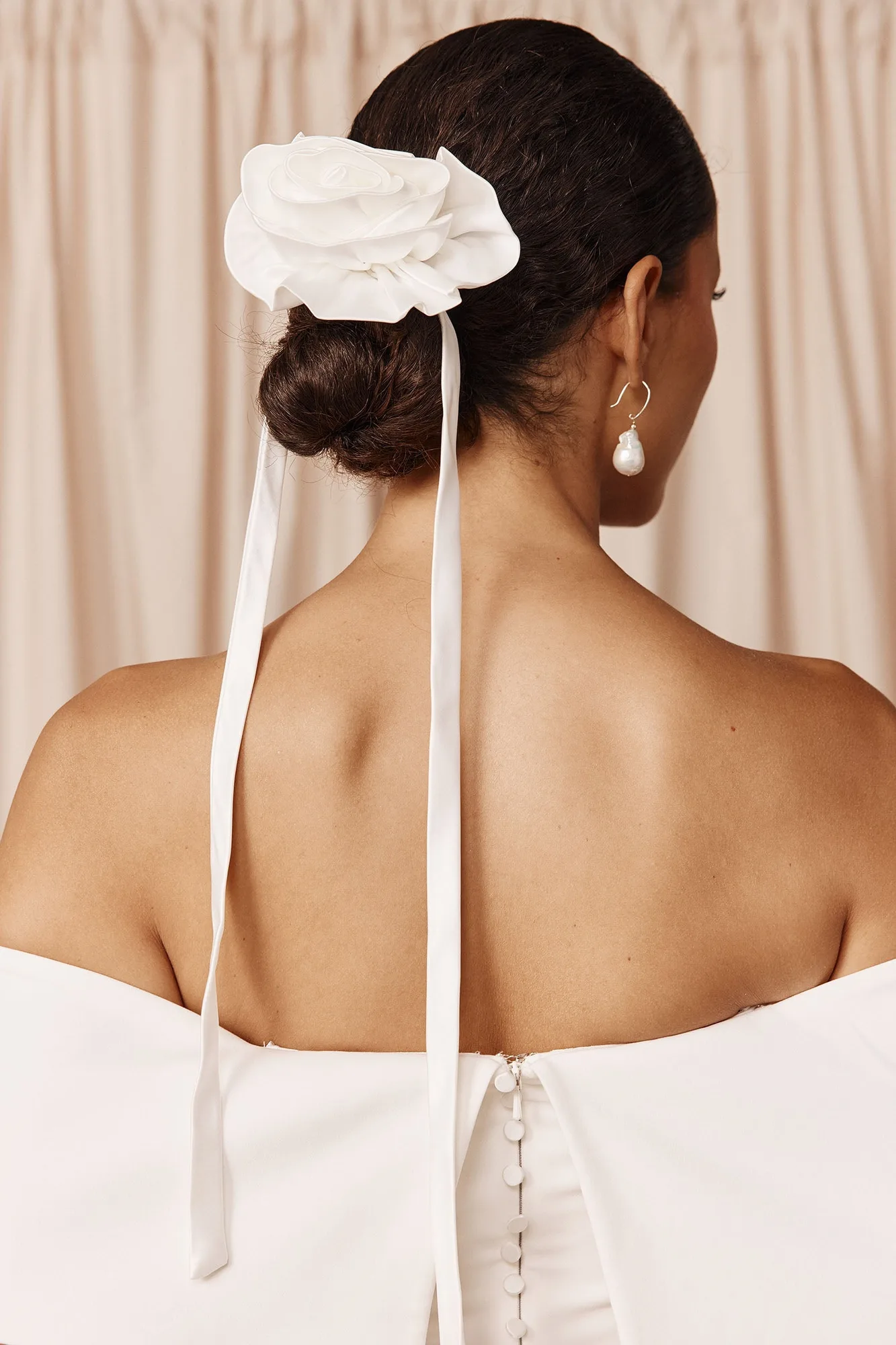 Cómo peinar la diadema Rosetta para una boda boho