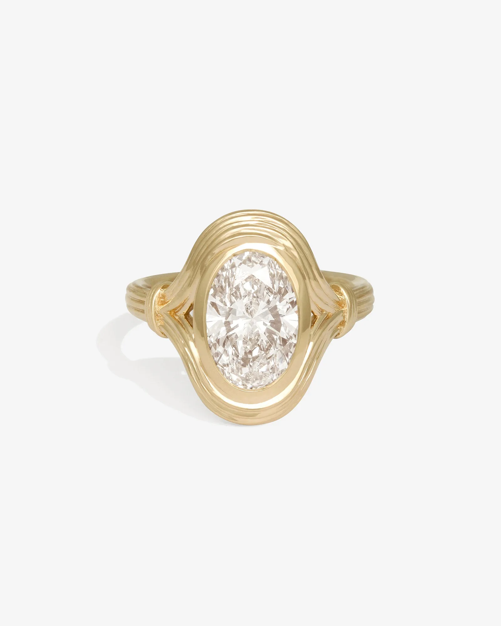 Signet Rings vs Solitaire Rings: Which Statement Style Fits Your Hand?