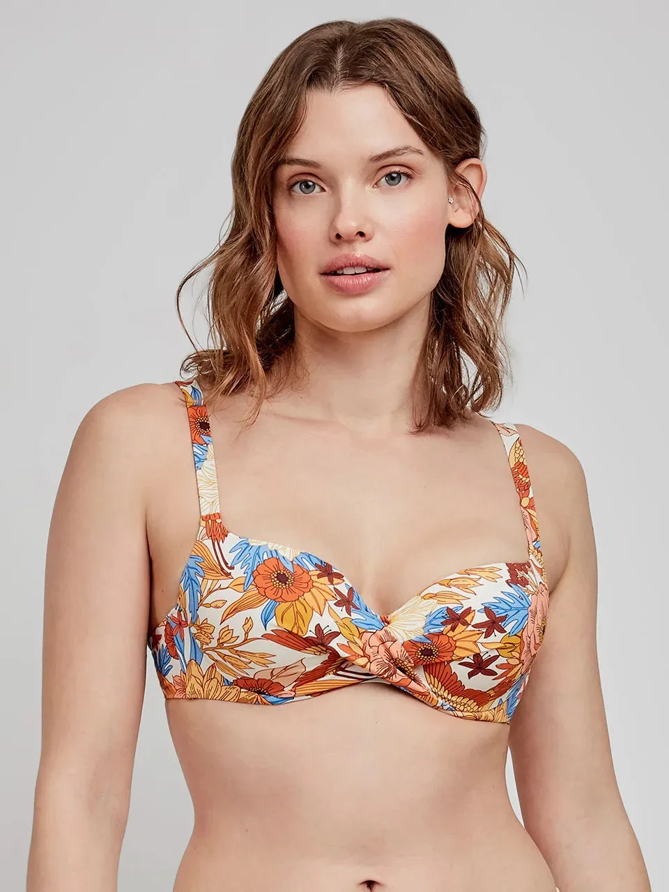 Top bikini capacidad con aro, foam, cruce en escote y estampado