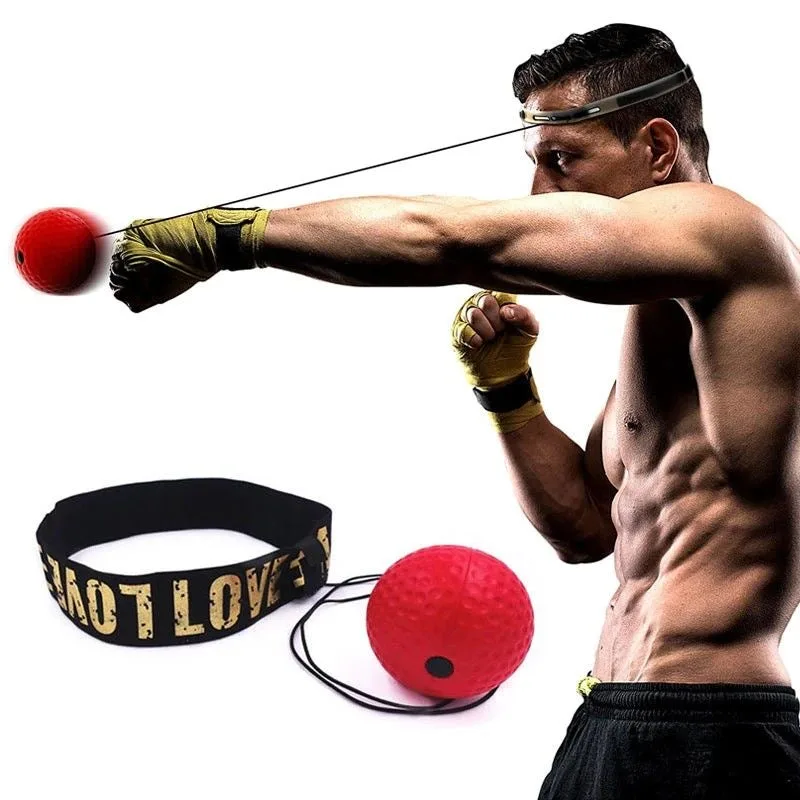 S'entraîner avec un ballon de réflexe de boxe pour débutants