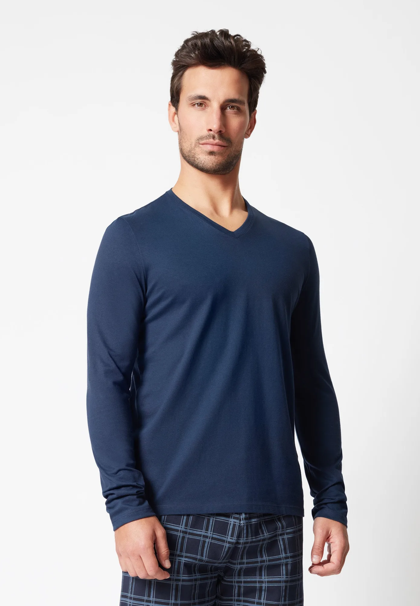 V-Shirt maniche lunghe o corte: quale ti sta meglio?