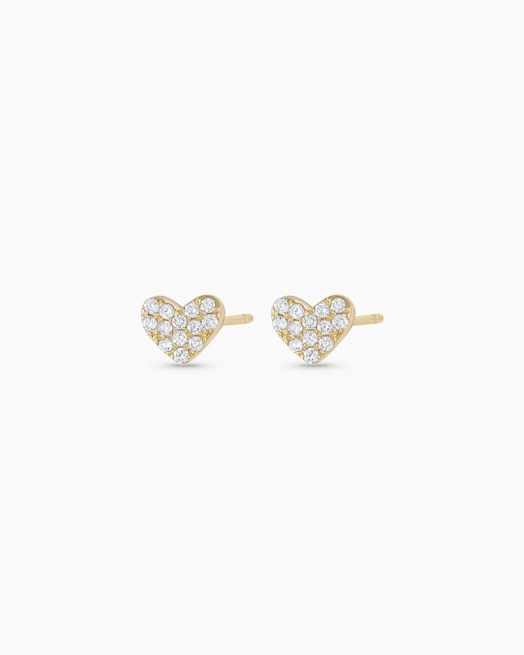 Comment porter les boucles d'oreilles 14K Diamond Pavé Heart en toute occasion