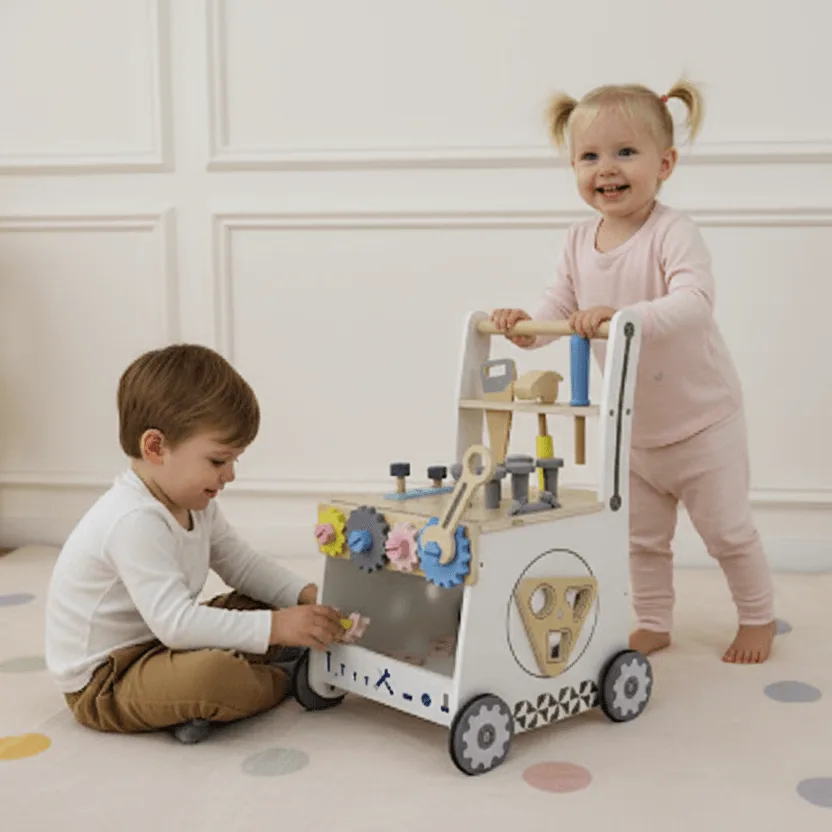 Houten loopwagen vs. multi-activiteitenwagen: welk speelgoed?