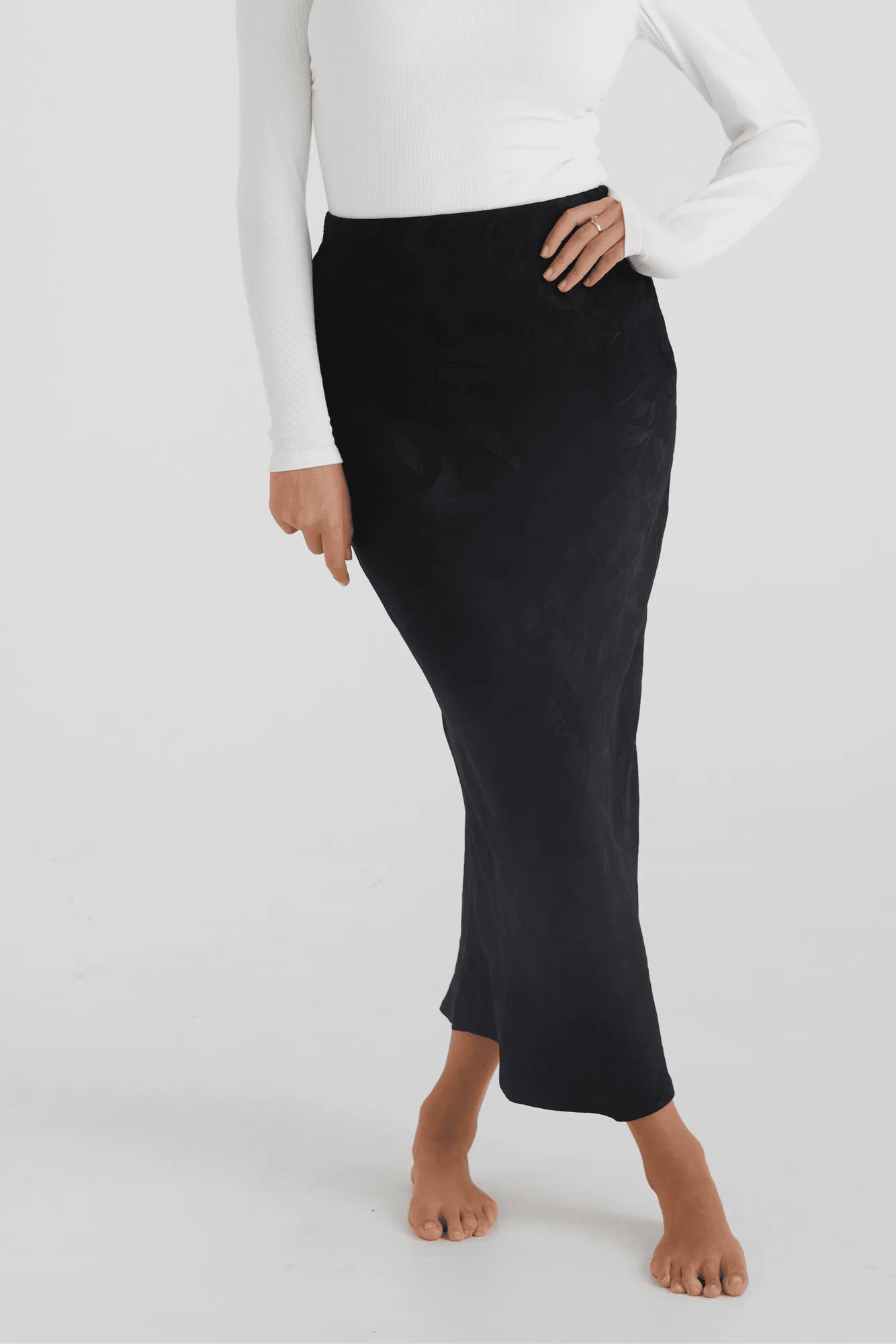 Audrey Skirt Fit and Styling for D+ to J Cups