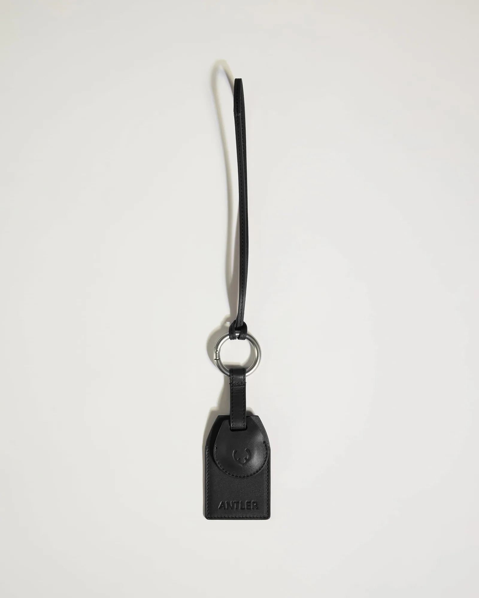 Zo gebruik je de Heritage AirTag-houder & bagagetag