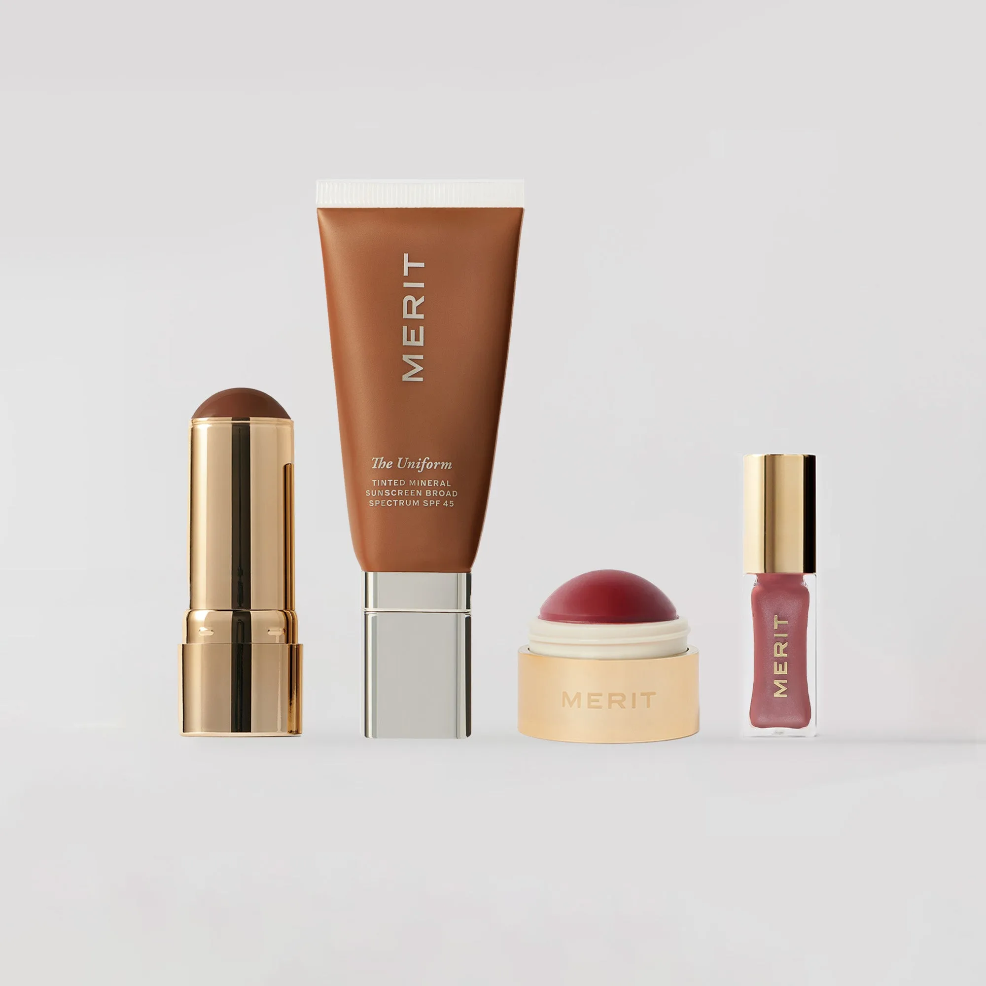 The Best Makeup Sets for Travel: What to Pack for a Flawless Trip