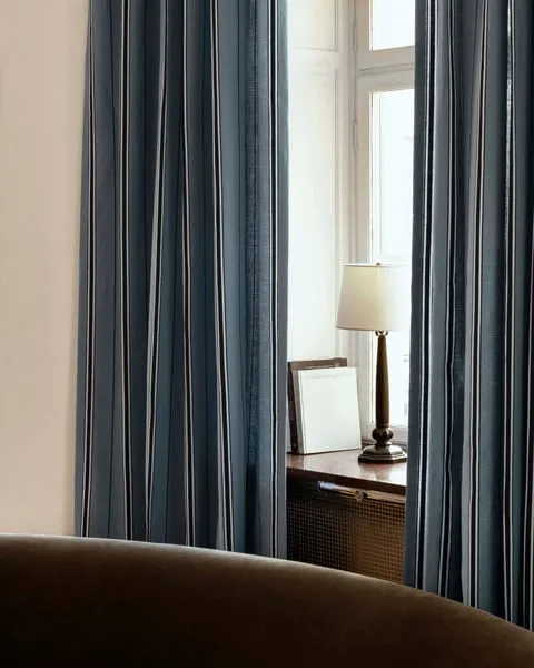 Black Rug Under Furniture vs. Standalone: A Complete Placement Guide
