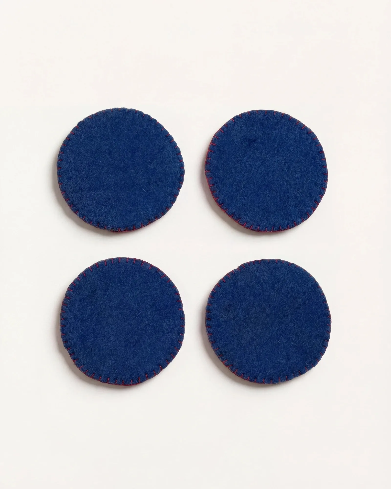 Come pulire e prendersi cura del sottobicchiere Aveva Electric Blue Wool