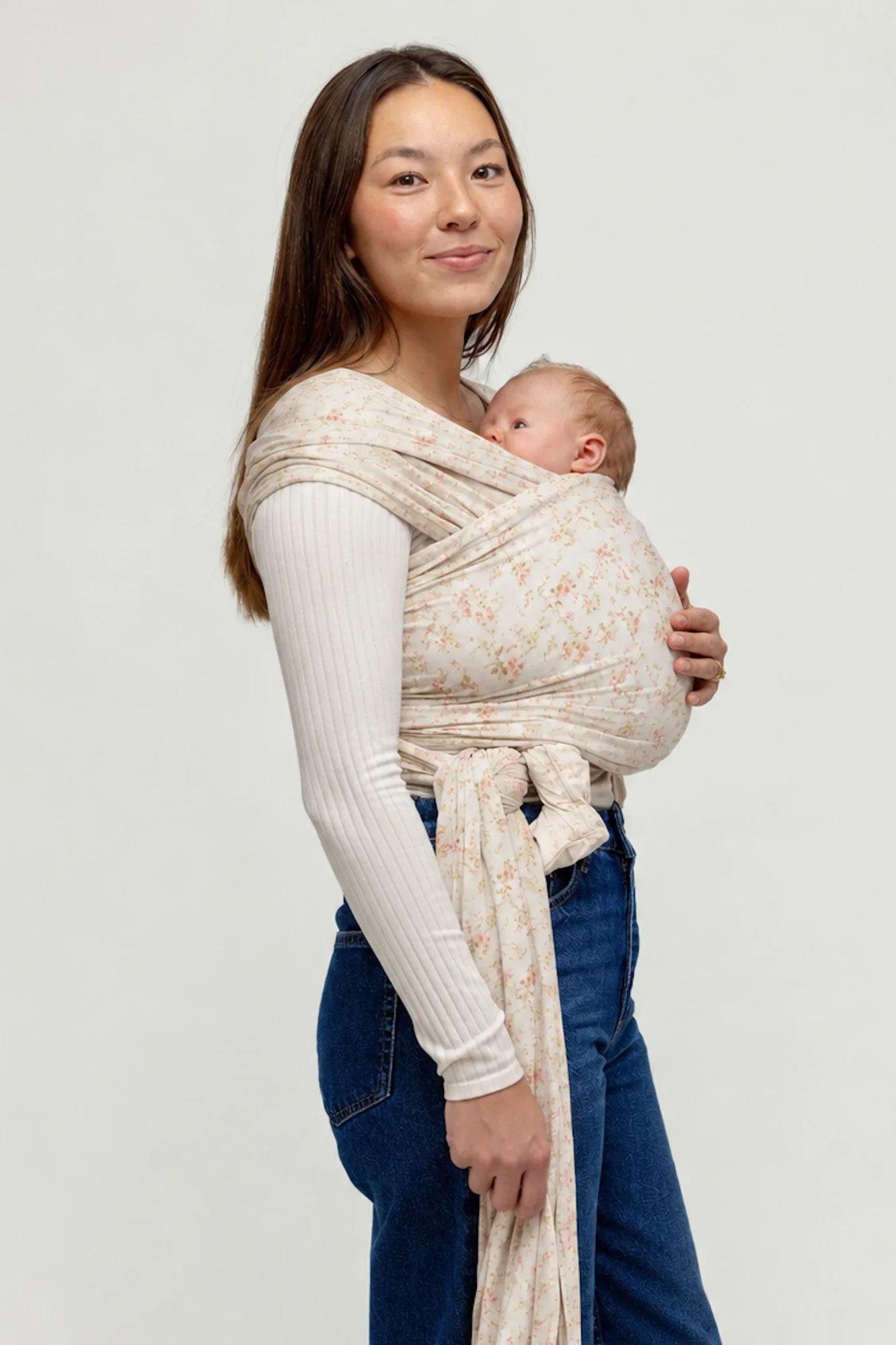 Hvorfor din baby måske foretrækker en bæresele frem for en slynge