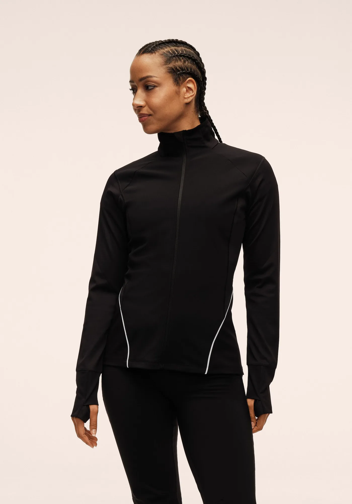 جاكيت Windtherm 2.0 مقابل سوفتشيل: أيهما أفضل للجري؟