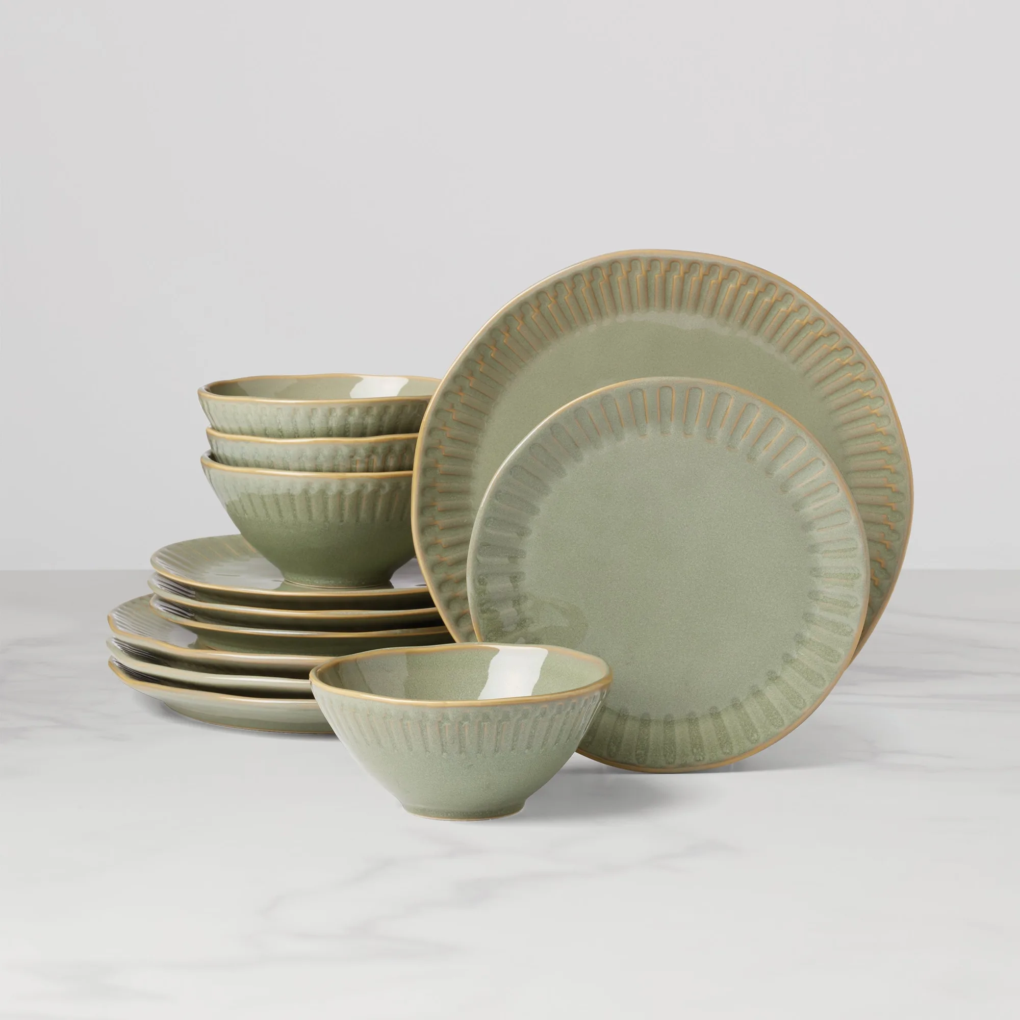 Artisanal Stripe Green vs Solitaire White Dinnerware: Comparison
