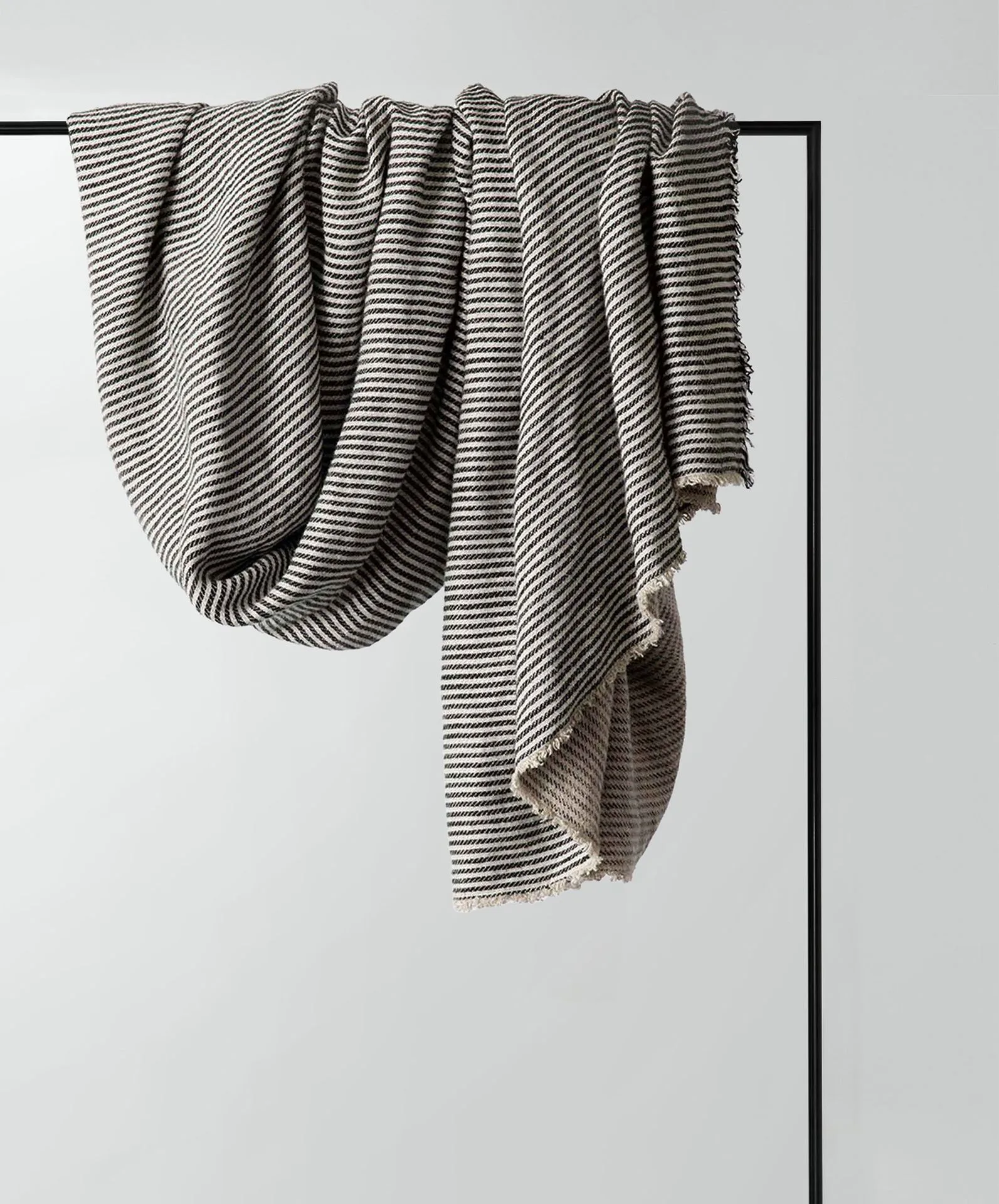Linen Throw Blankets: The Perfect Layering Piece for Every Season