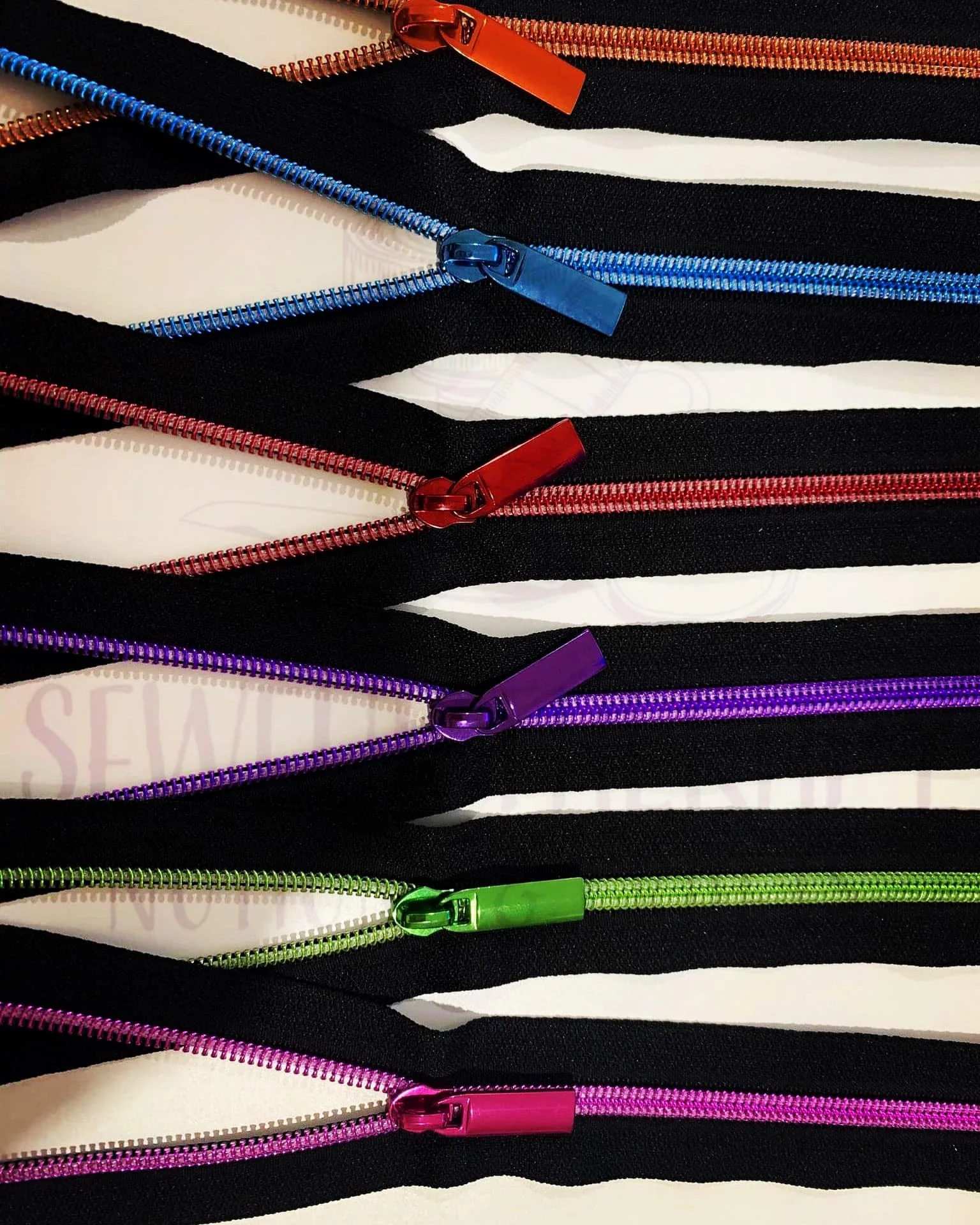 Chroma: #5 Chroma Teeth on Black Zipper Tape