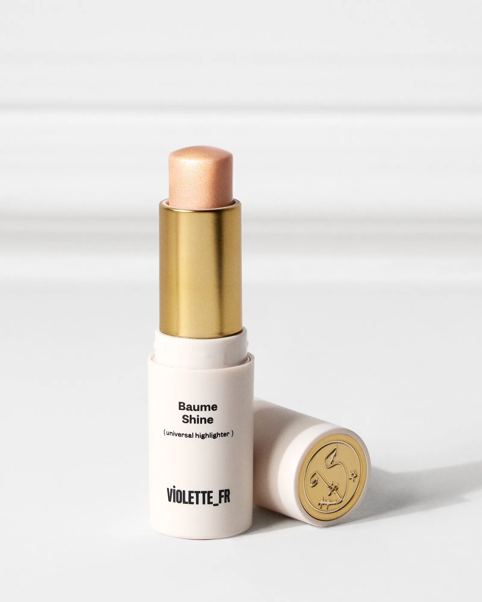 Baume Shine vs. C'est La Cream: การดูแลริมฝีปากแบบไหนที่เหมาะกับกิจวัตรของคุณ?