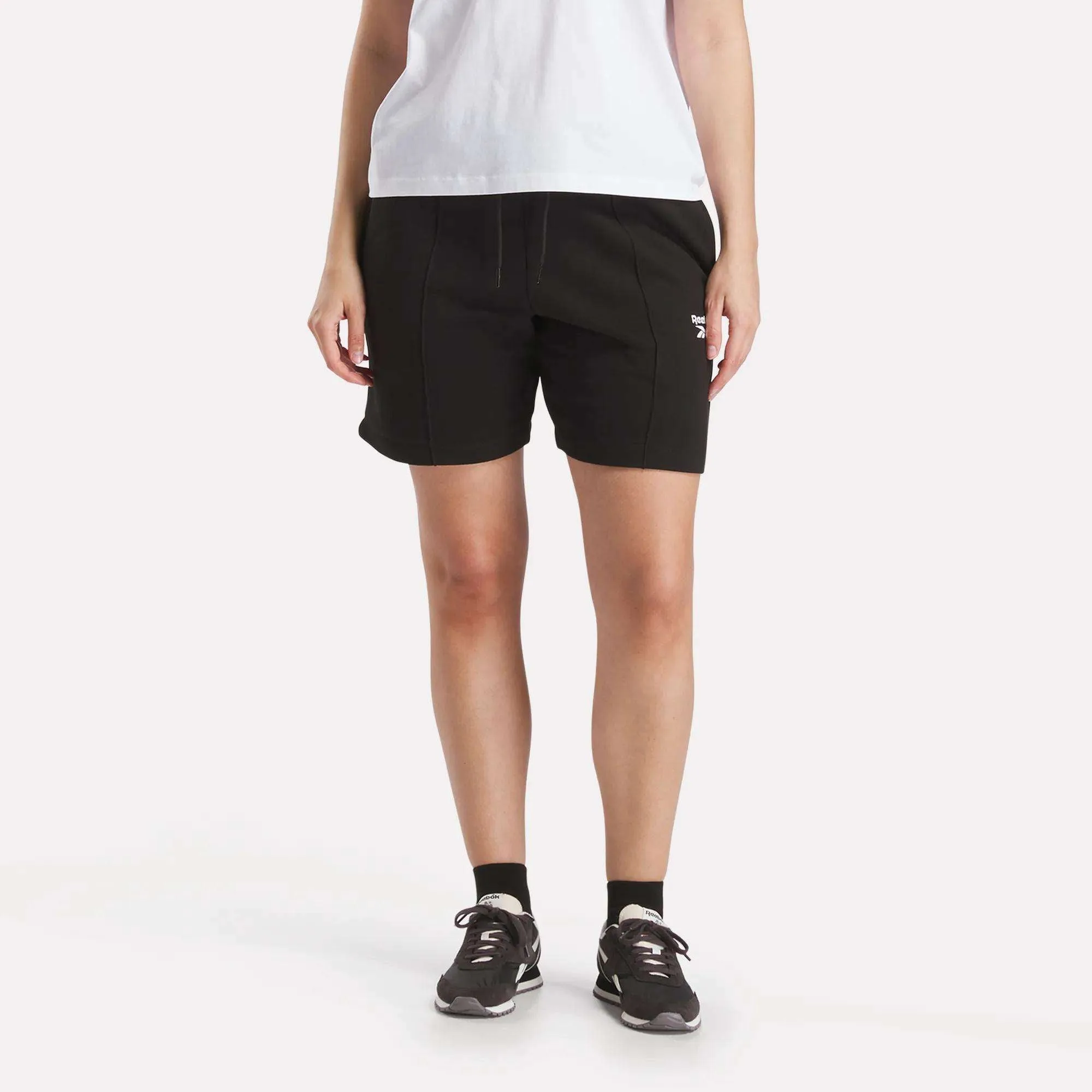Reebok 女款打褶長短褲穿搭指南