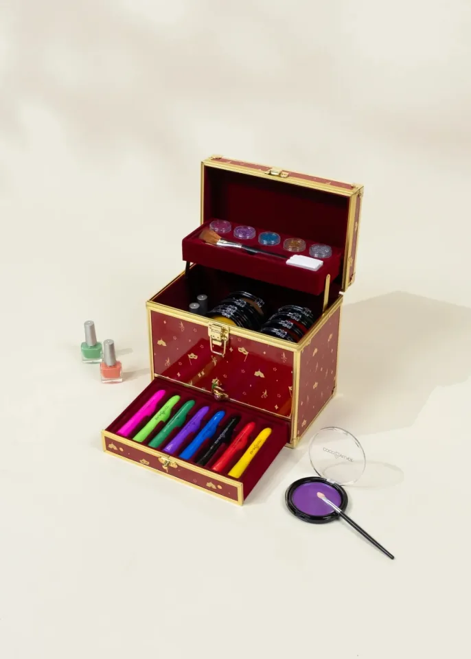 35-Piece Makeup Set: What's Inside the Fantasy Case