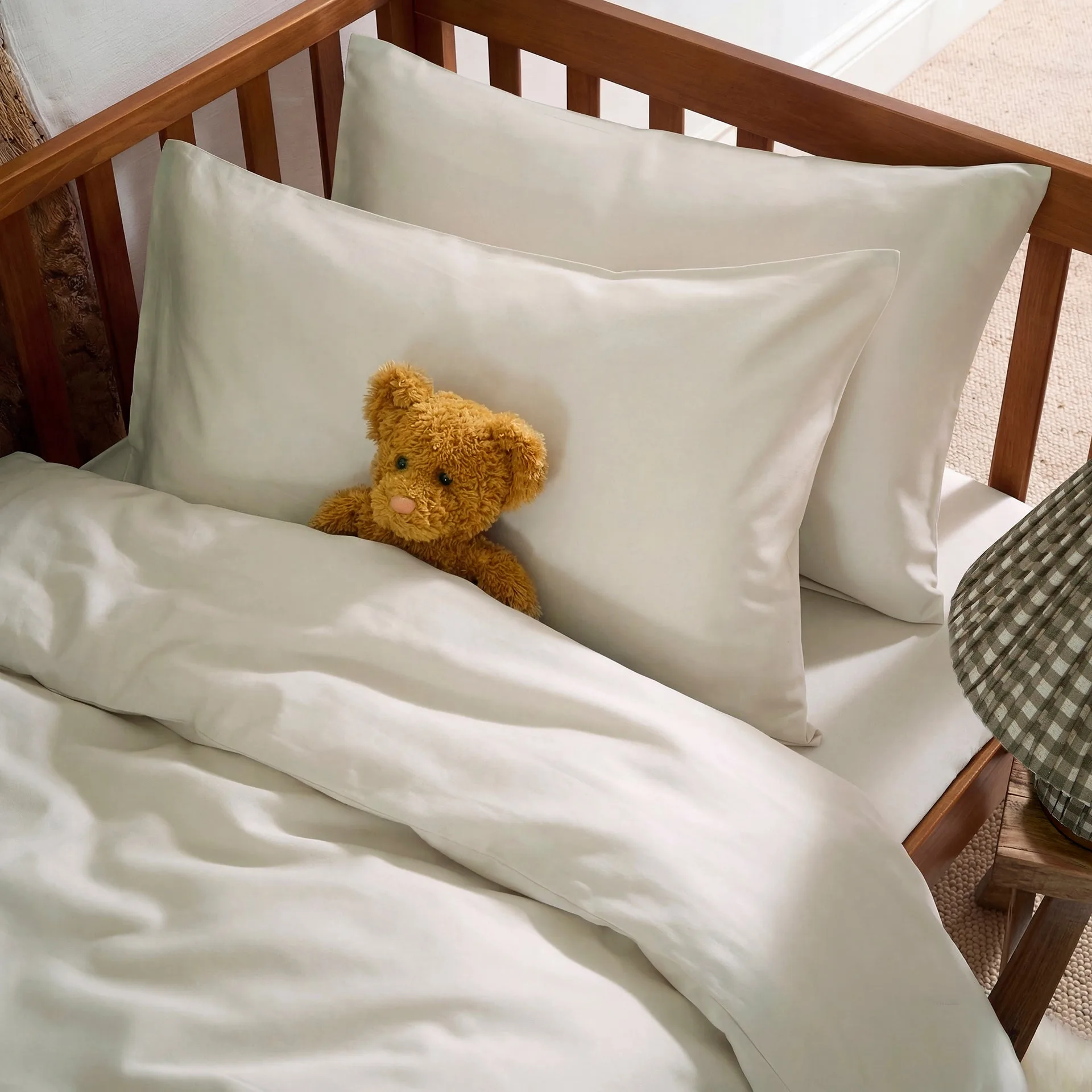 Almond Toddler Cot Bed Duvet Cover Review: Design and Durability for Little Ones