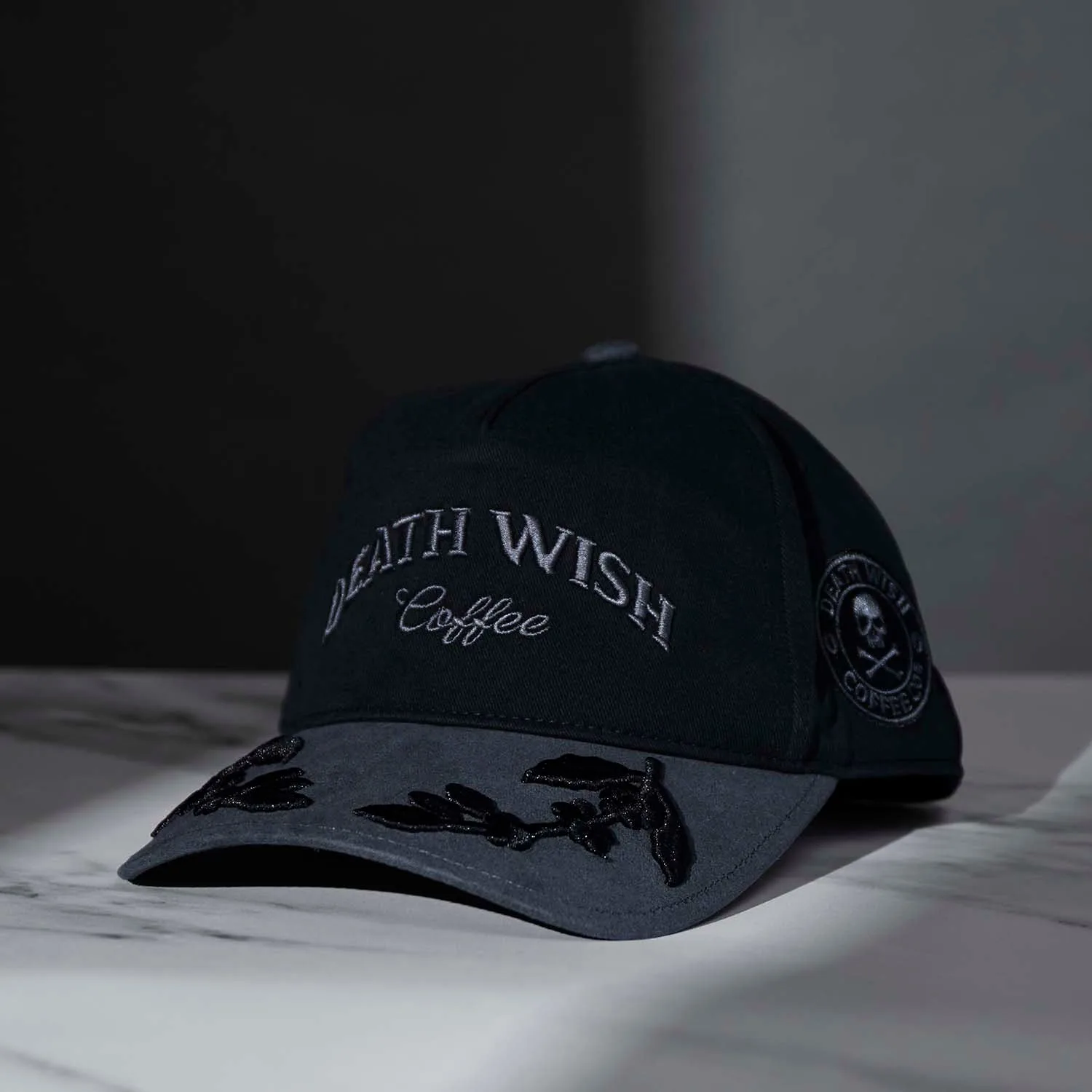 Graveyard Shift Snapback vs. andra kepsar: Vilken kaffekeps vinner?