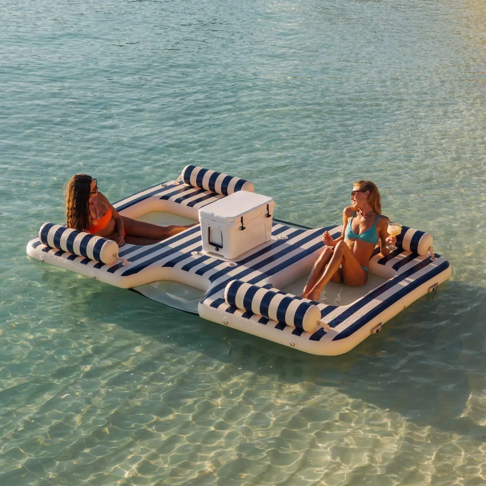 Dayclub Island Float