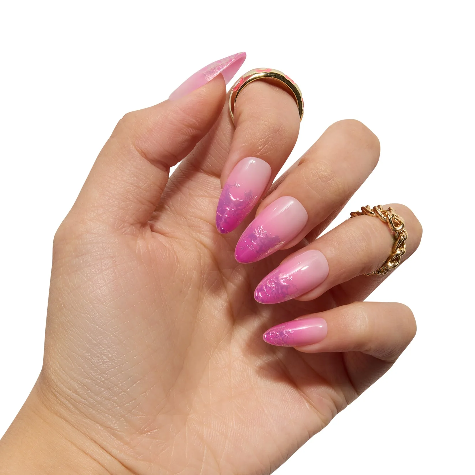 Cómo aplicar las uñas postizas Rose Beam para un look natural