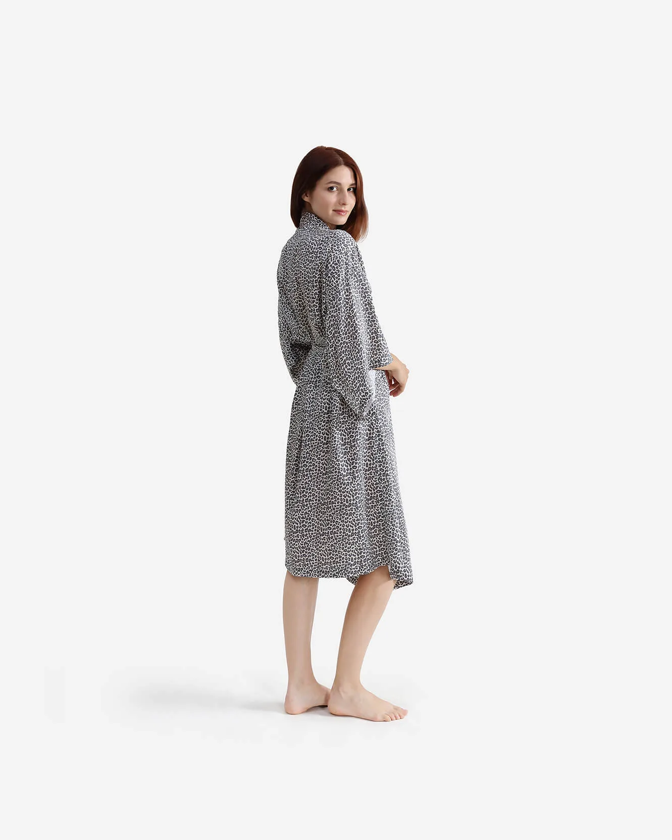 Sådan styler du en kimono over ethvert outfit