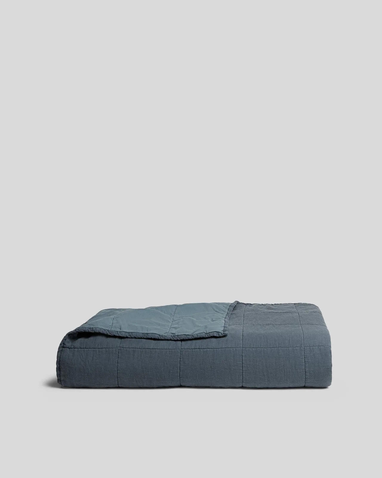 How to Choose the Right Pillowcase Material for Your Hair and Skin