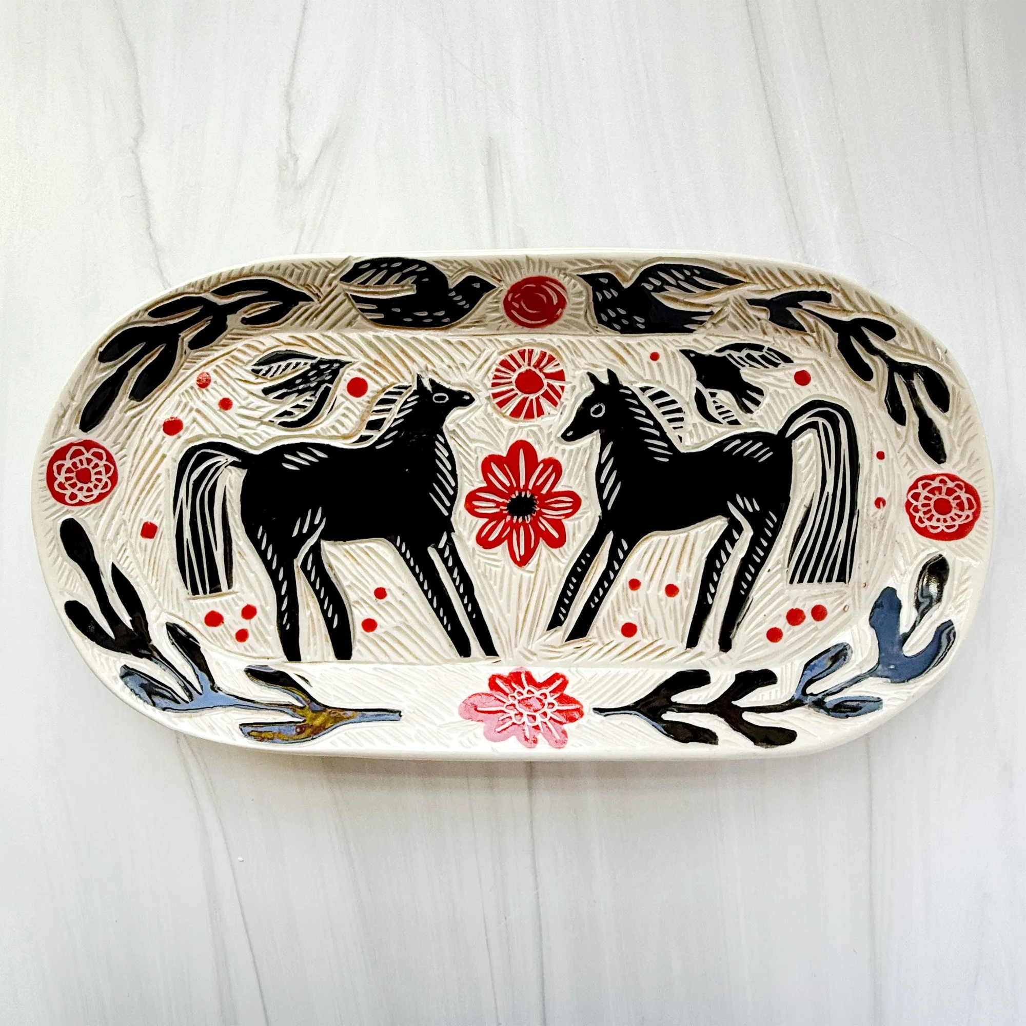 Vassoio in ceramica con due cavalli