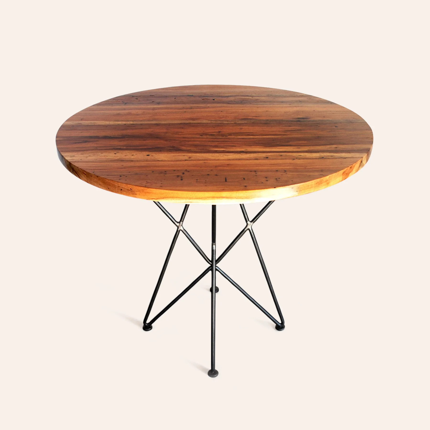 Tables de café : noyer ou pacanier, laquelle choisir ?