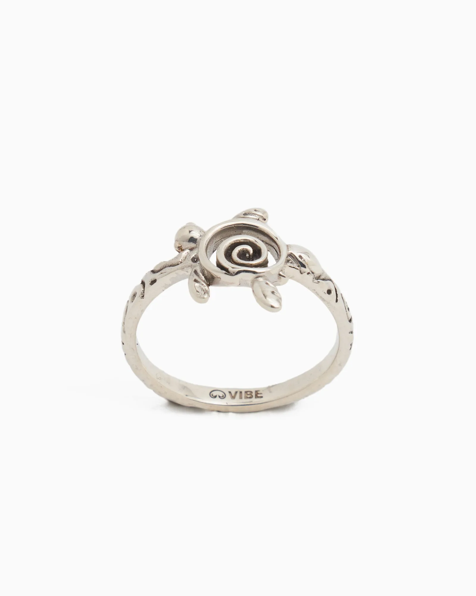 Anel Swirled Turtle: significado e dicas de estilo