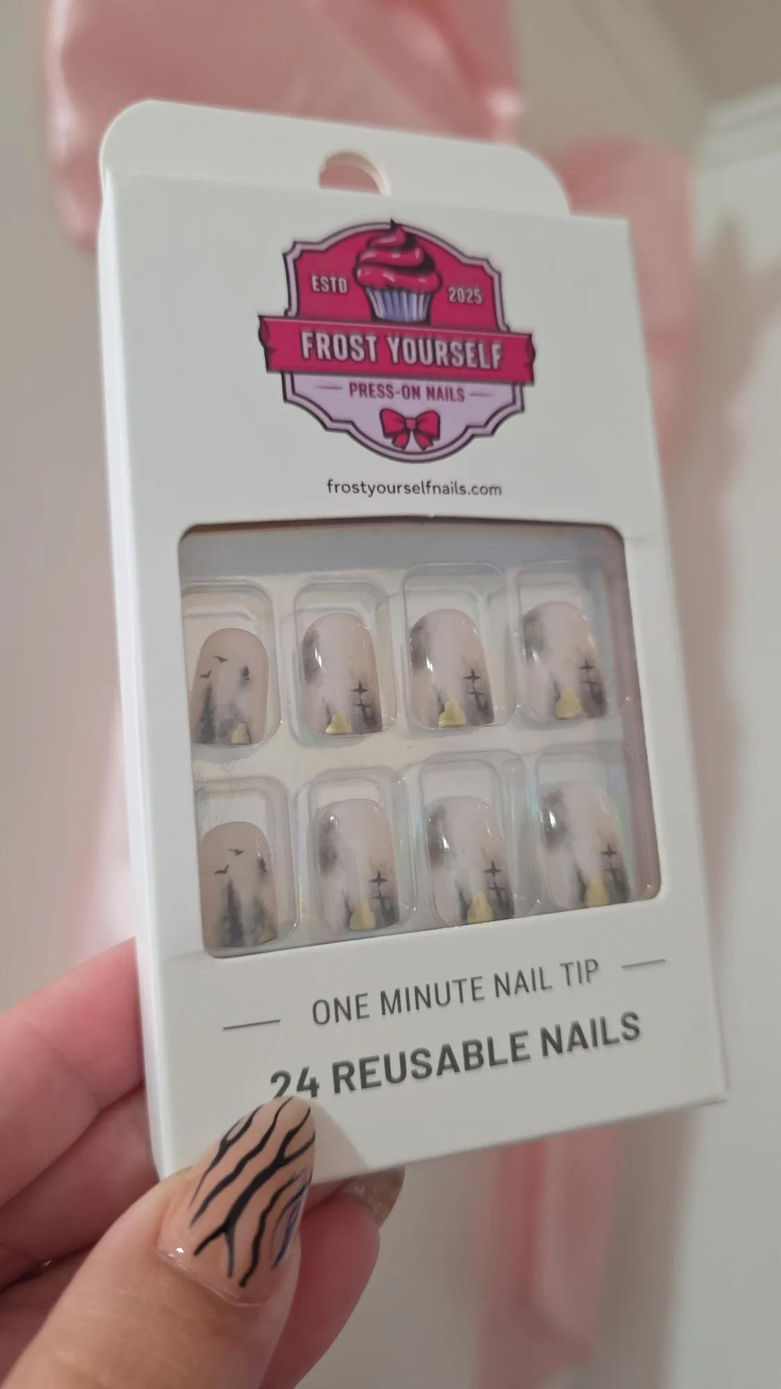 Cómo aplicar uñas postizas Into the Night para un glamour nocturno
