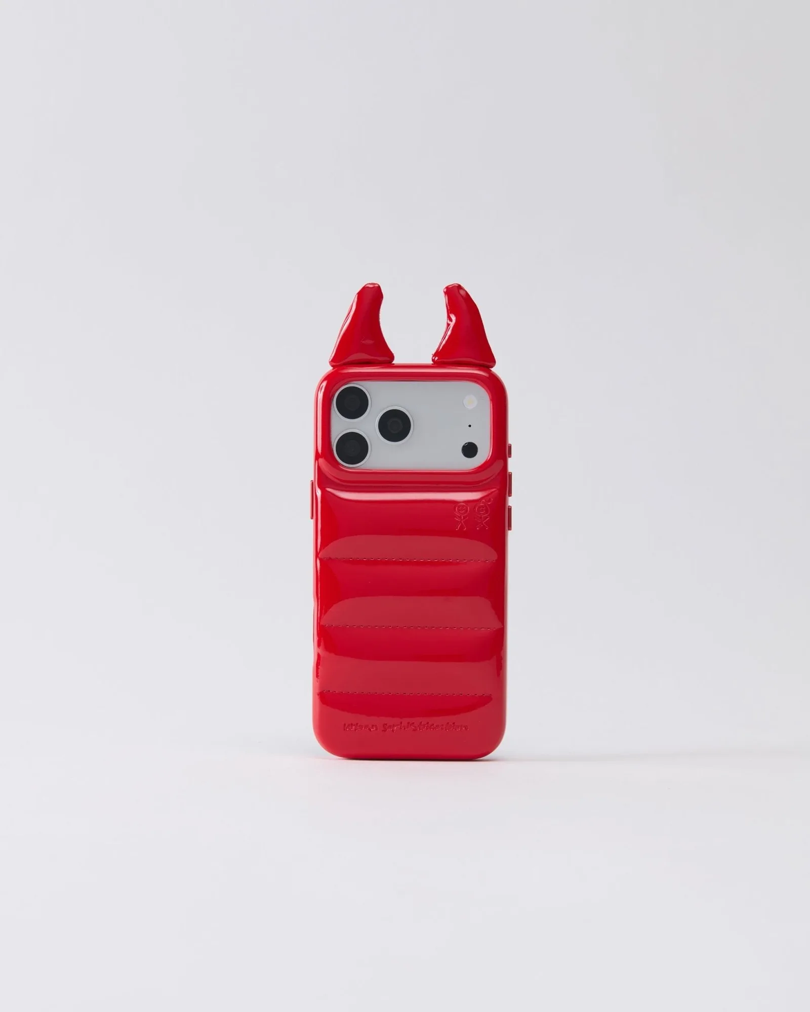 Puffer Case Angel vs Devil: Která červená vám sedí? | Urbansophistication.com