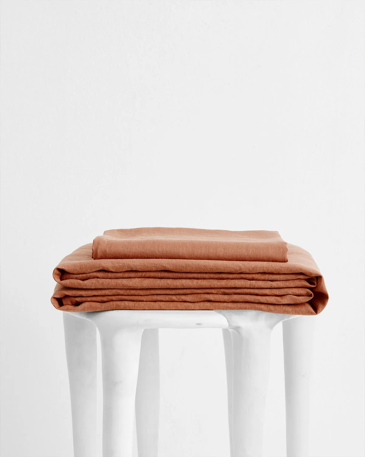 How to Create a Capsule Wardrobe for Your Bed with Linen: Minimalist Bedding Essentials