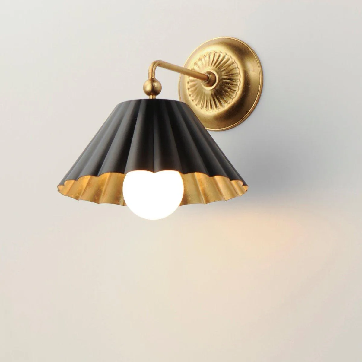 How to Choose Lighting for a Gallery Wall: Accent and Picture Lights