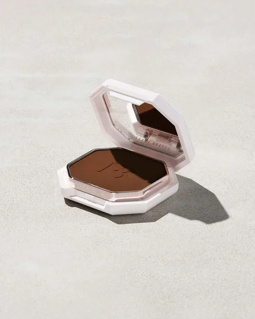 How to Use Fenty Beauty's Hydra Vizor Huez as a Primer and Moisturizer