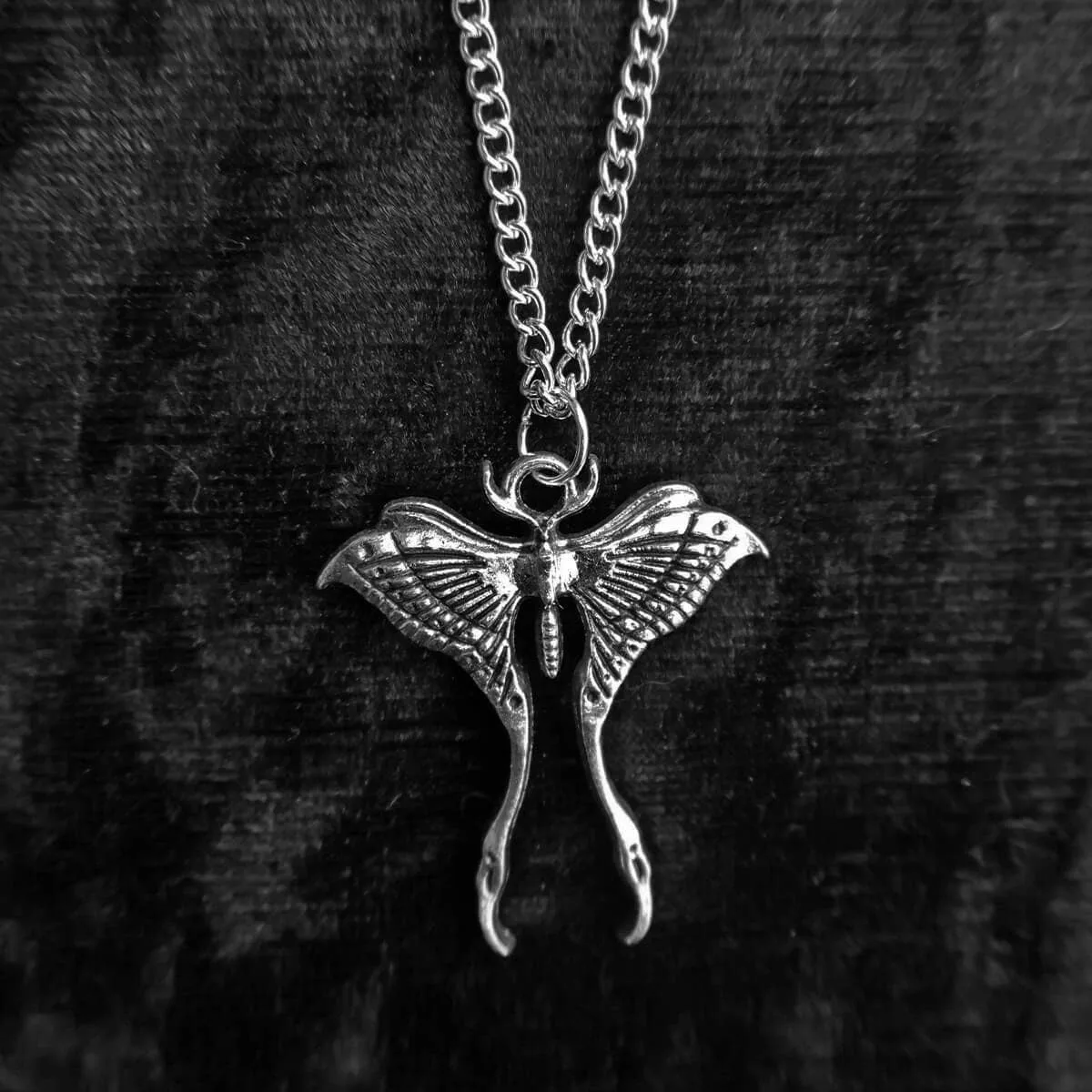 Lunar Moth ketting: verzorgings- en stylingtips