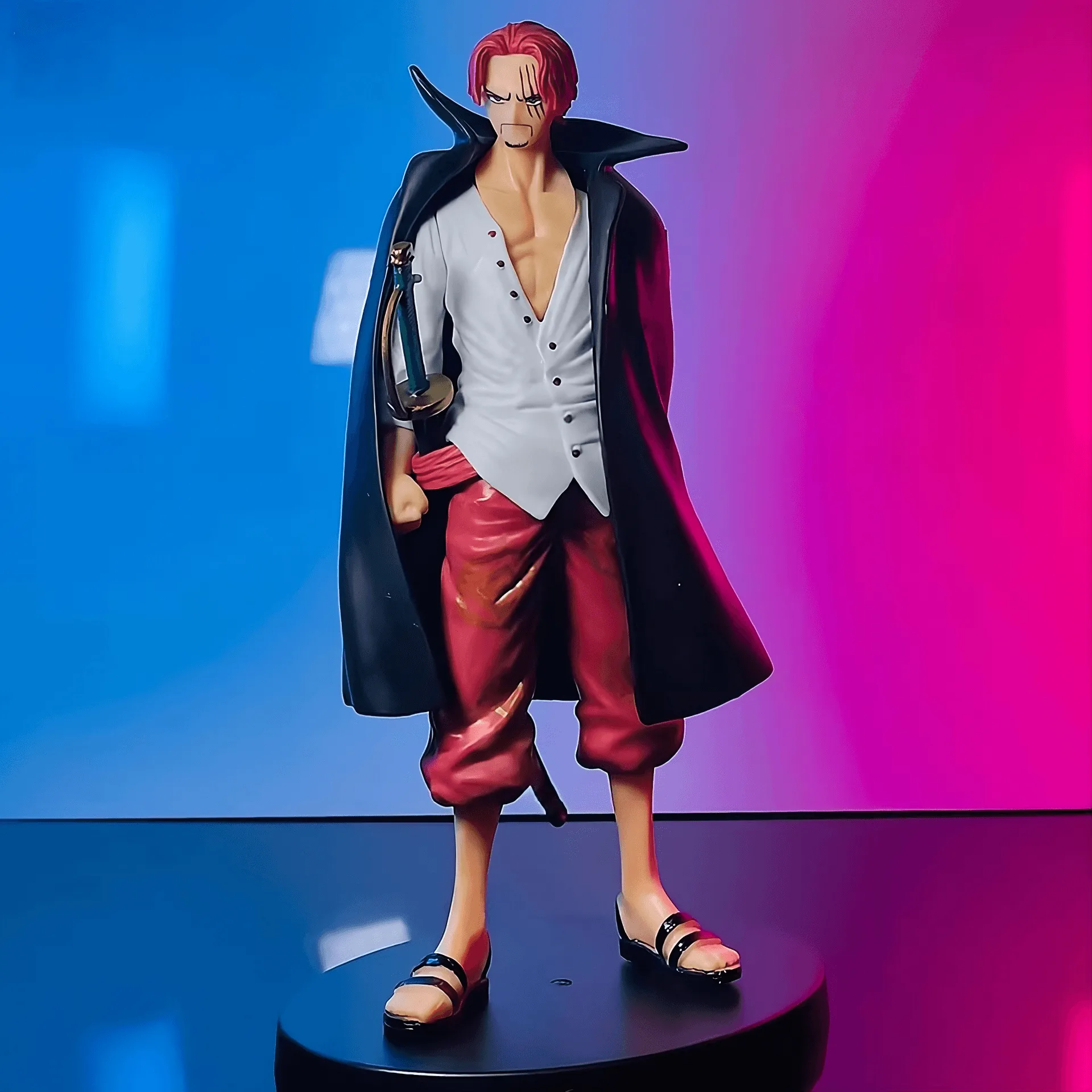 Zoro GK Luminous vs. Red-Haired Shanks: Která figurka září?