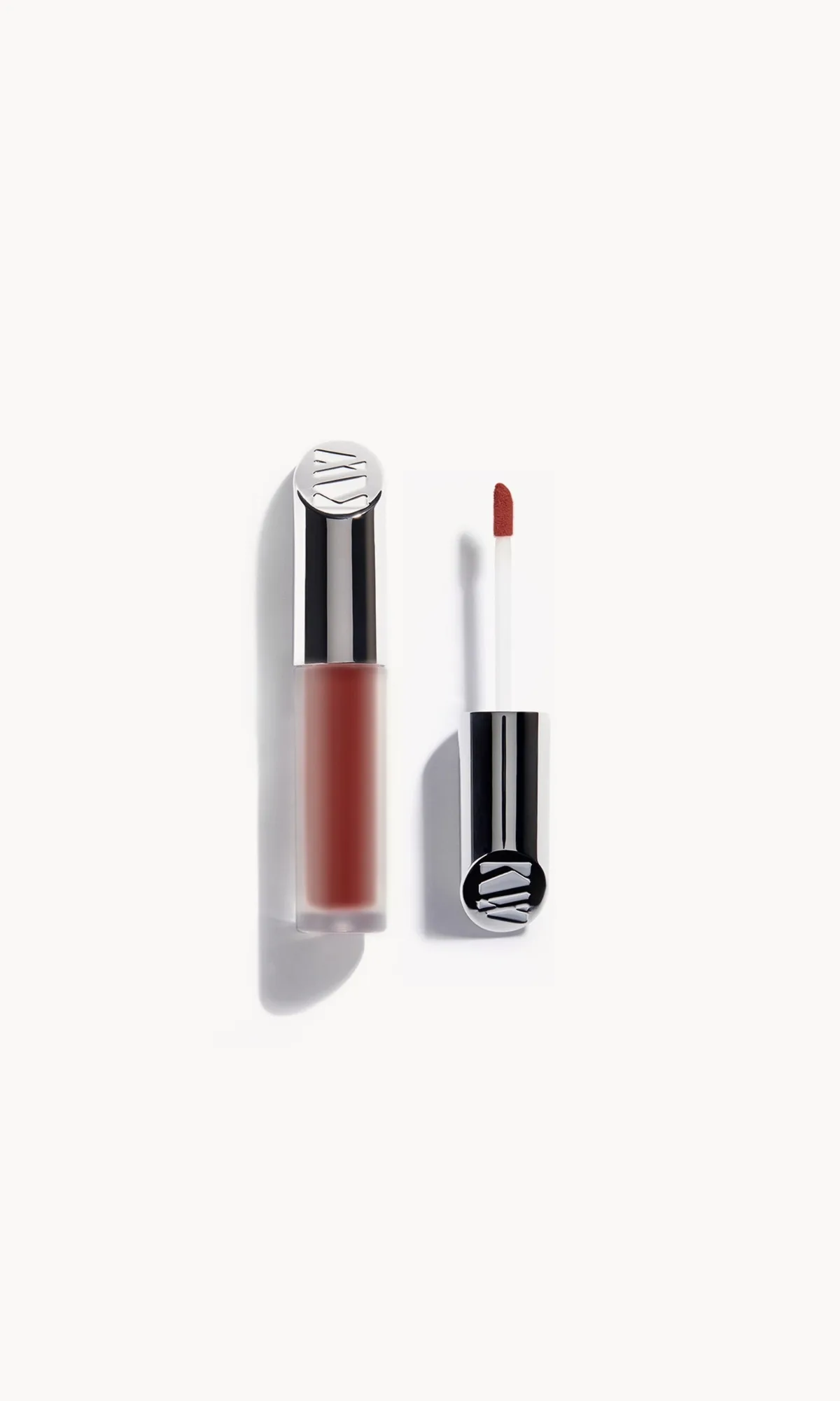 Cara Mengaplikasikan Lipstik Cair untuk Hasil Akhir Matte Lembut