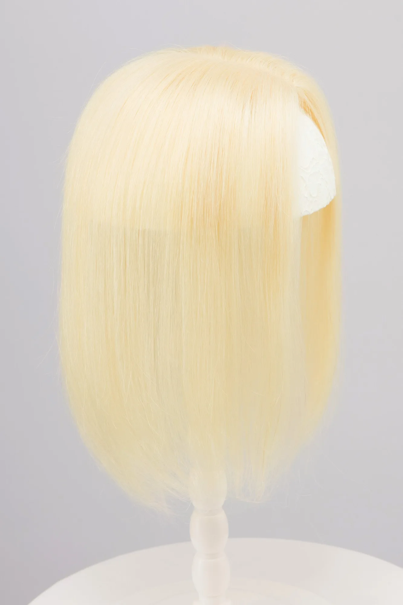 Parrucca sintetica o topper in capelli umani: qual è quello giusto per te?