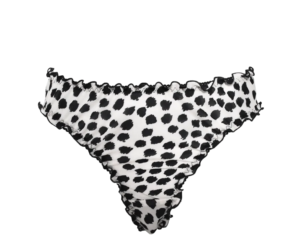 Frilly Panties vs. Classic Briefs: Which Wins?