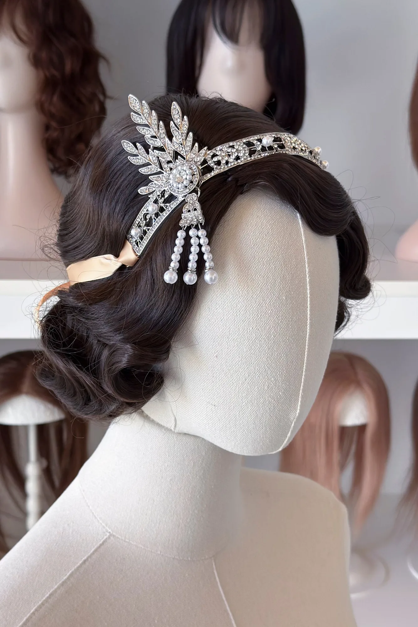 Cerchietto con strass vs copricapo con perle per accessori per parrucche