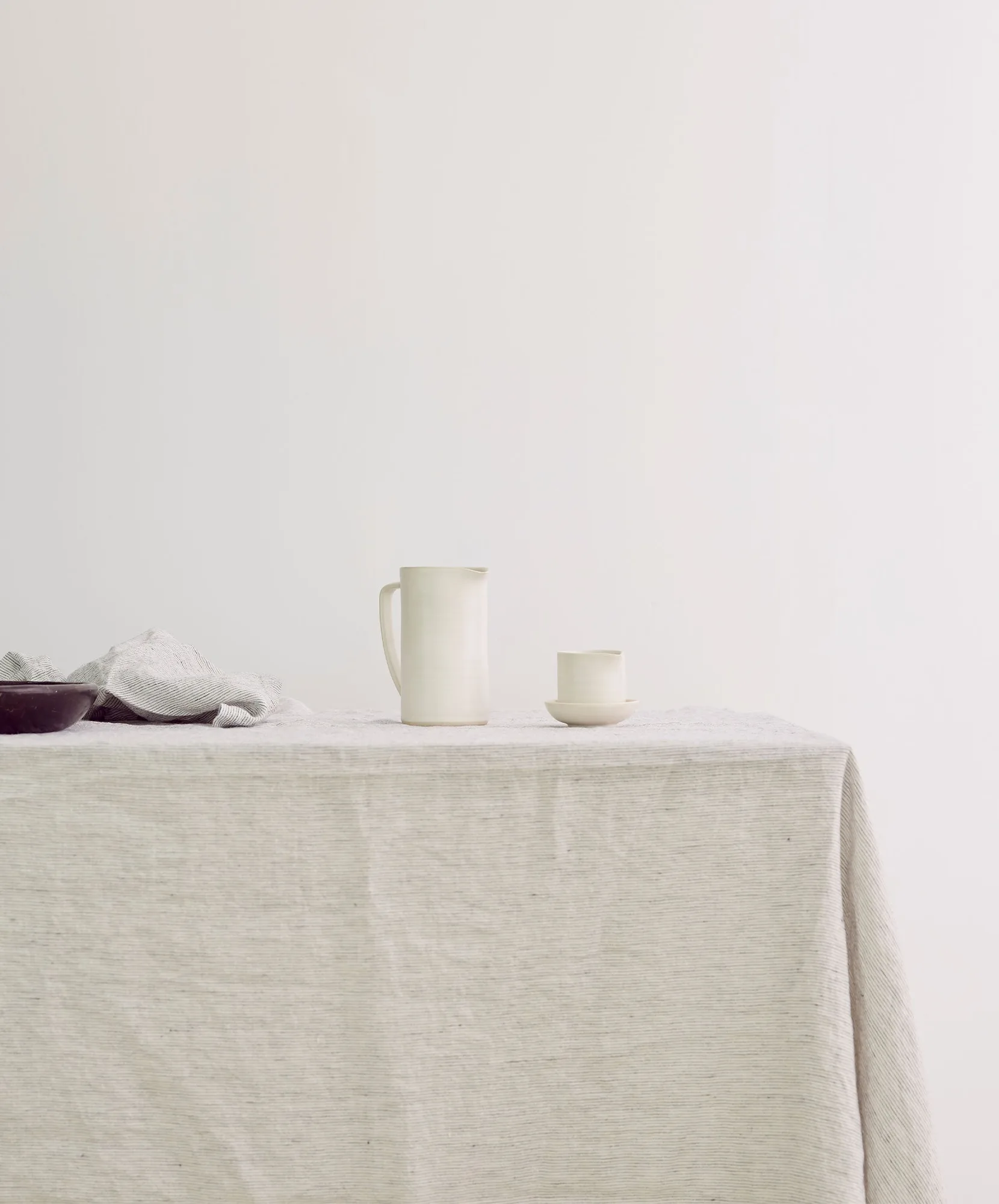 The Difference Between Stonewashed and Regular Linen: Texture, Care, and Style