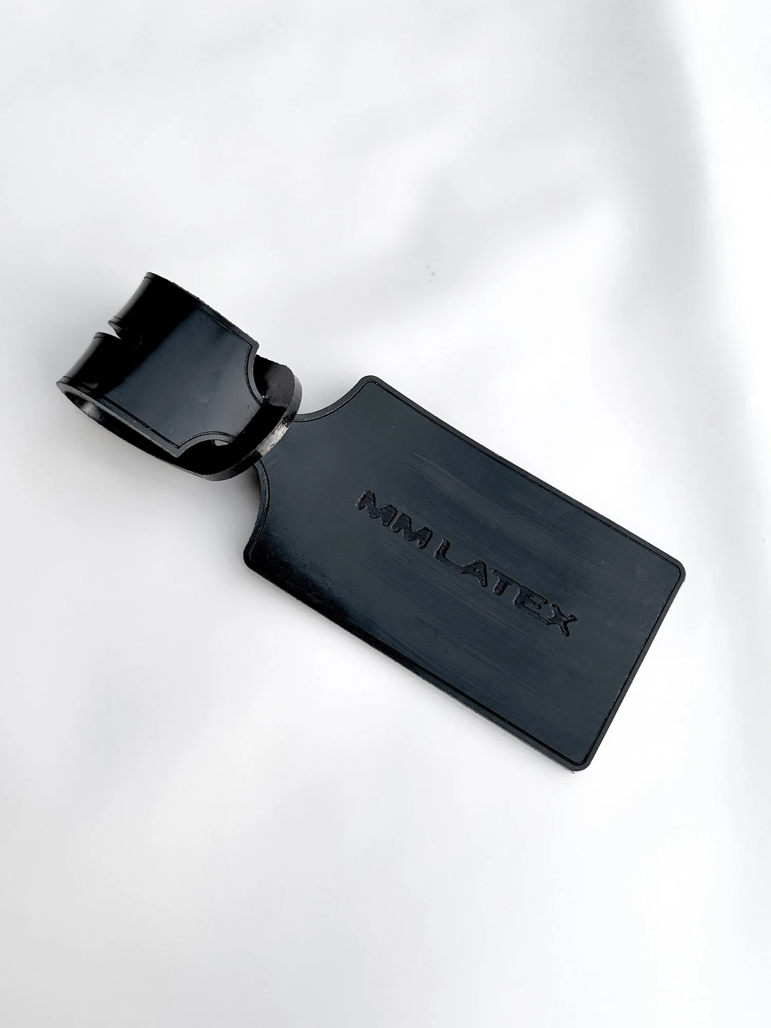 How to Attach and Personalize a Latex Luggage Tag