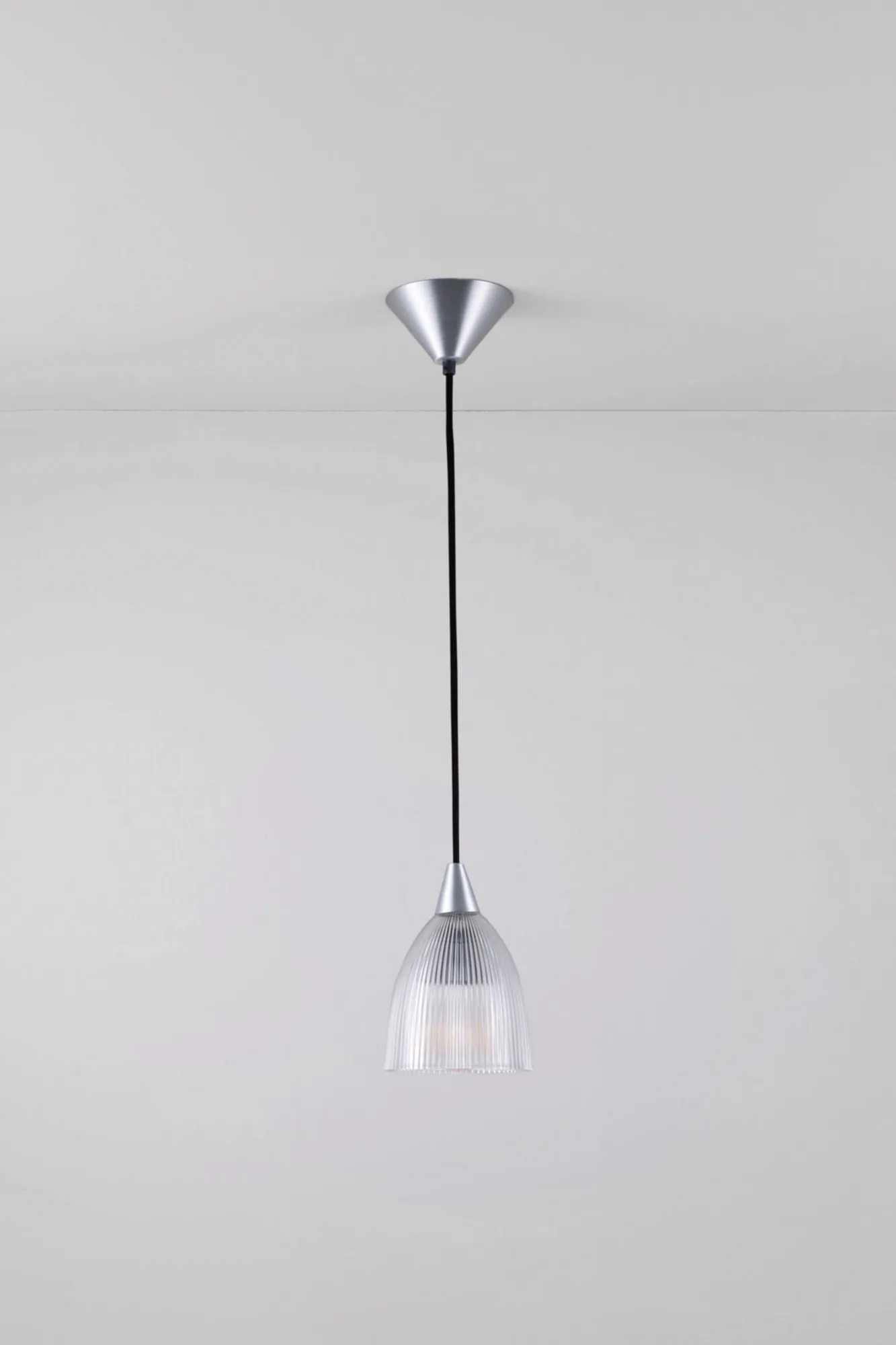 How to Choose the Right Size Pendant Light for Your Dining Table